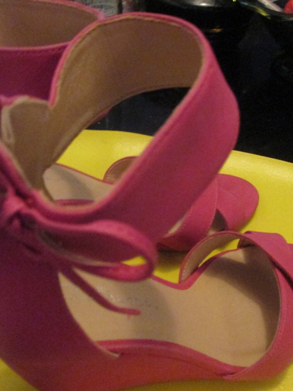 CL LAUNDRY PINK SUEDE OPEN TOO STRAPPED WEDGE SHOES